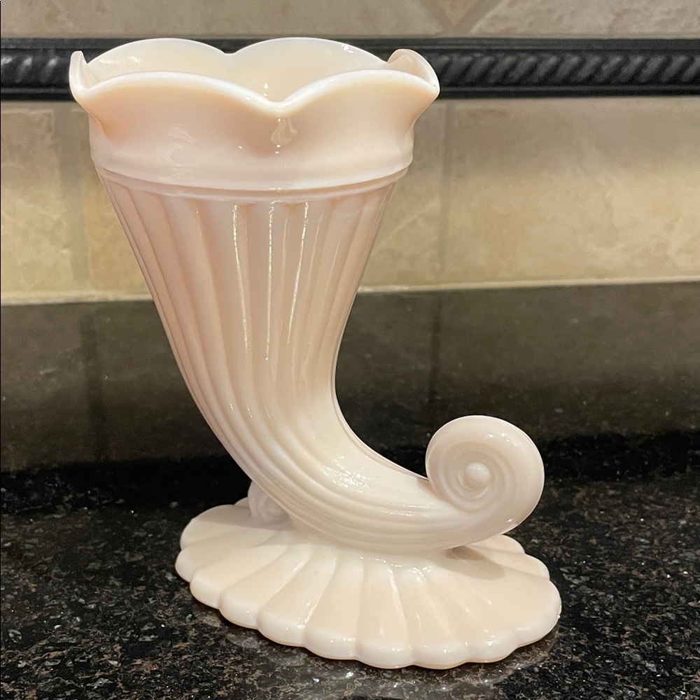 Vintage Elegant Jeannette Shell Pink Milk Glass Cornucopia Vase